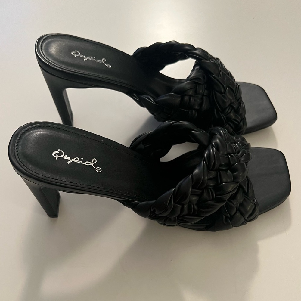 Size 8.5 black braided strap heels sandals
